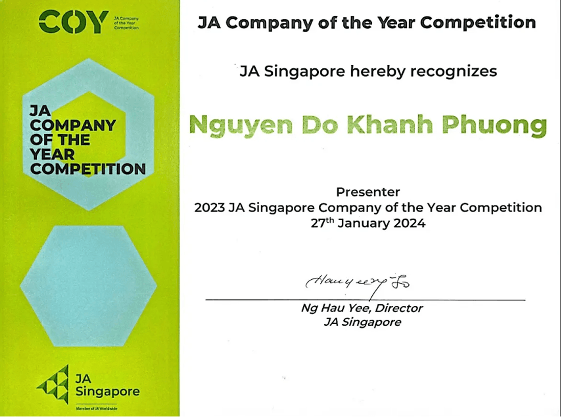 Certificate Presenter at the 2023 JA Singapore COY